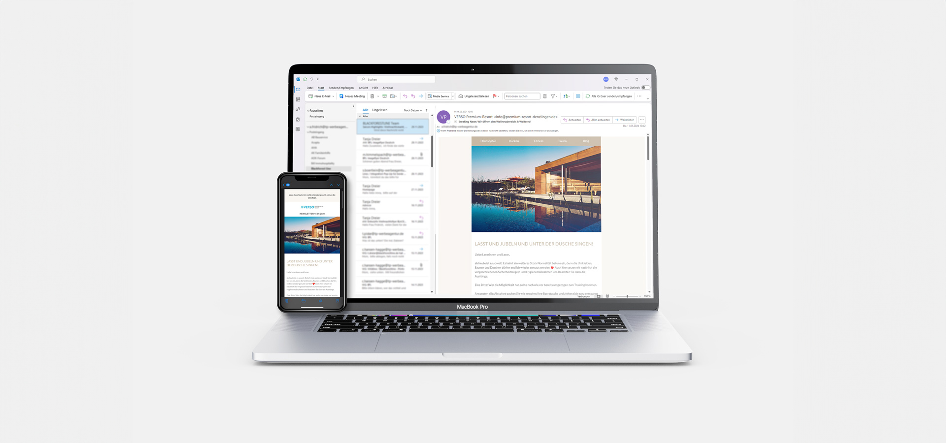 Ansicht des E-Mail-Marketings von Verso auf einem Netbook und einem Smartphone vor grauem Hintergrund